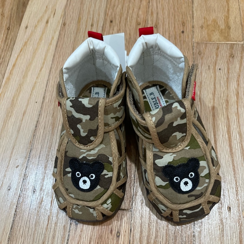 Miki House camouflage closed toe sandals